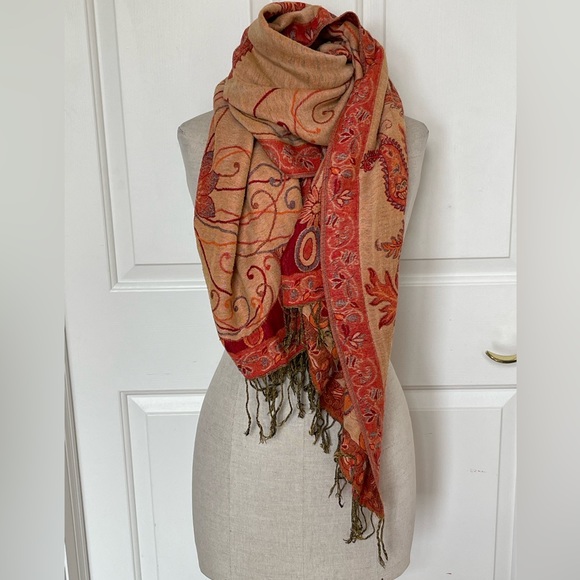 Beautiful Reversible Large Scarf - Picture 3 of 4